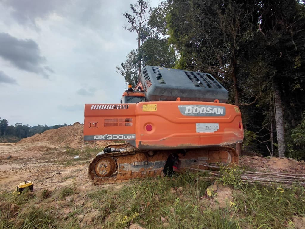 Pengisian freon ekskavator Doosan