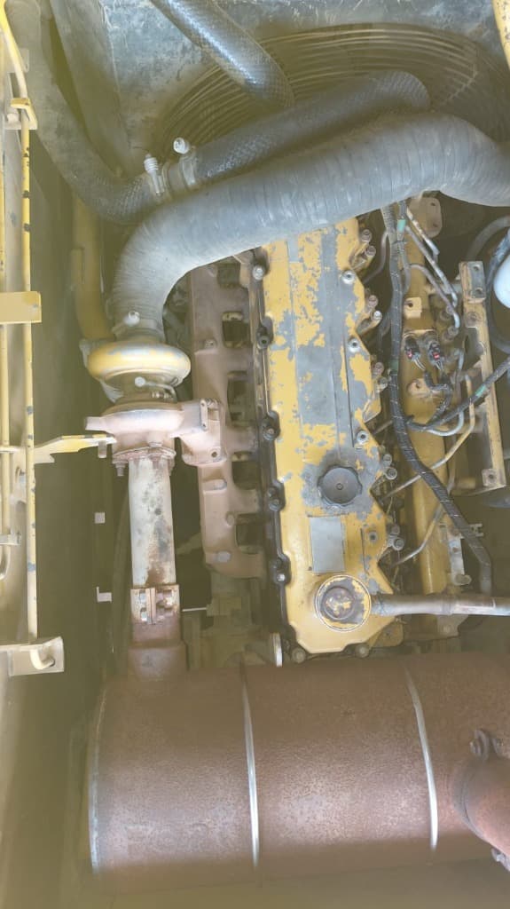 Pemeriksaan Area Mesin Caterpillar & Penyetelan Puli Stelan / Belting AC