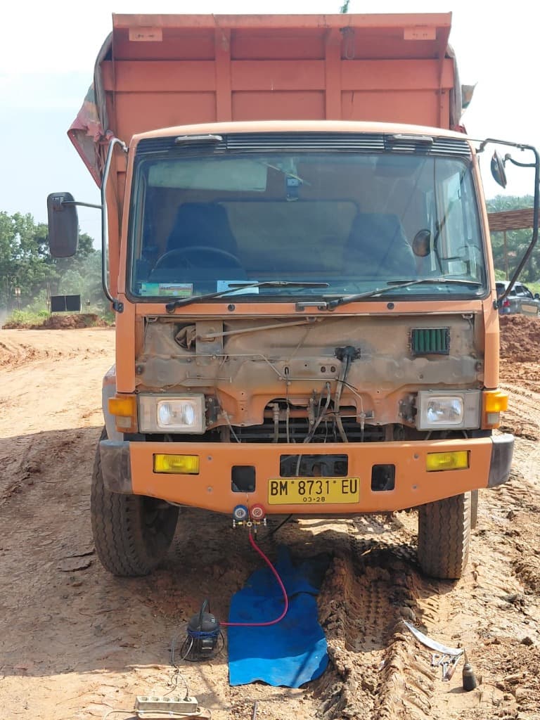 Pengisian freon truck BM 8731 EU