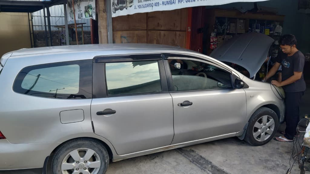 Dokumentasi Service AC Mobil & Las Kompresor Nissan Livina